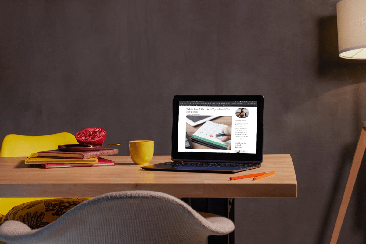 A laptop showing a blog post with a customized feature image in Divi